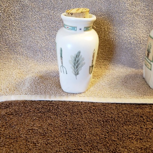 Pfaltzgraff Naturewood Spice Jar with Cork ~ BASIL - Picture 3 of 6